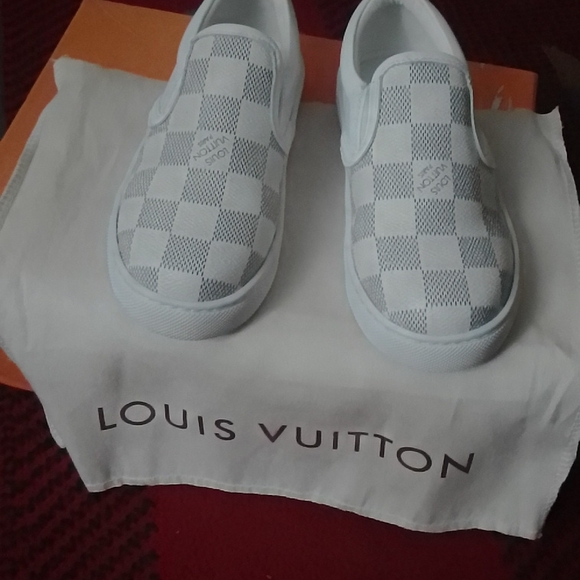 Lois vouittonleather slip ons